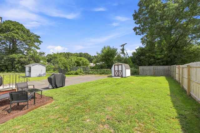 37 Kensington St, Agawam, MA 01030