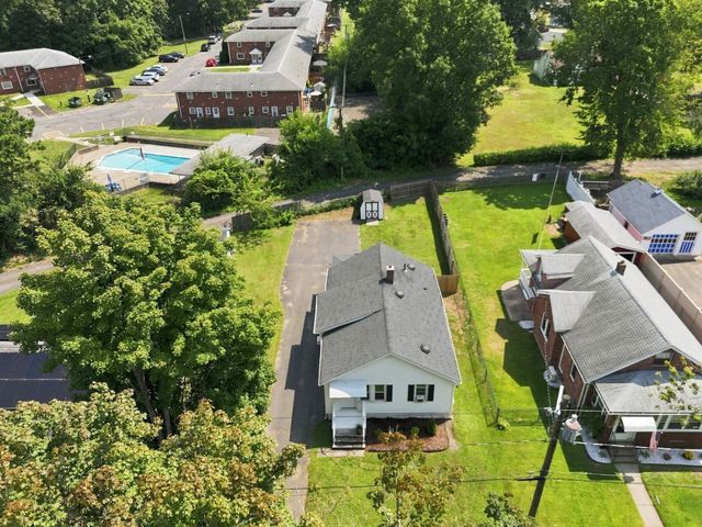 37 Kensington St, Agawam, MA 01030