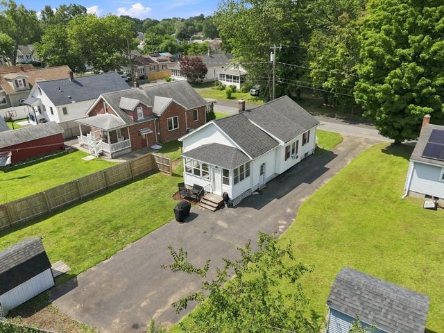37 Kensington St, Agawam, MA 01030