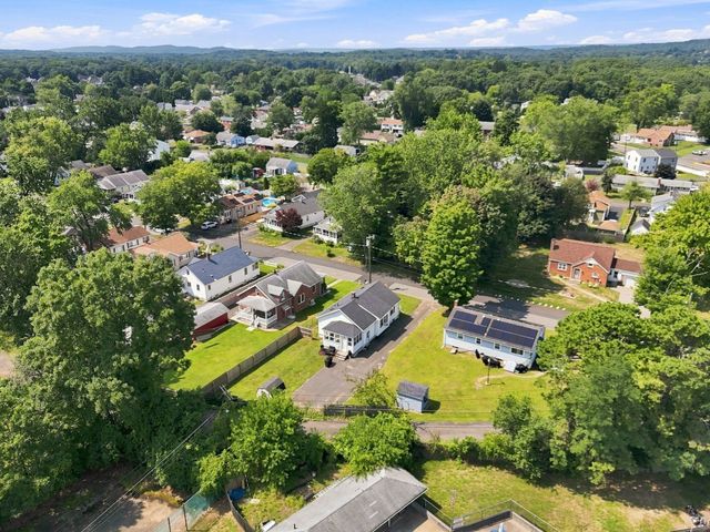 37 Kensington St, Agawam, MA 01030