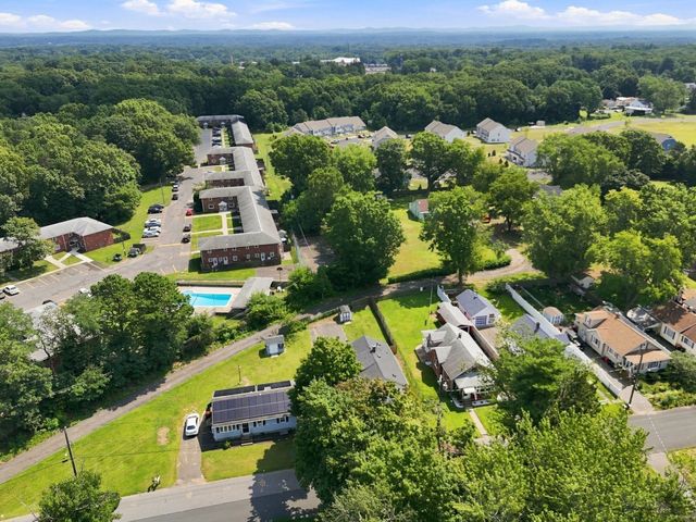 37 Kensington St, Agawam, MA 01030
