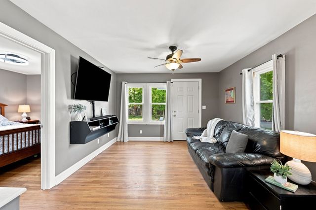 37 Kensington St, Agawam, MA 01030