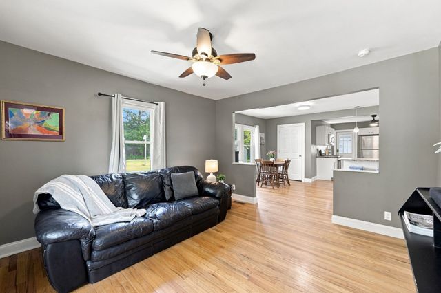 37 Kensington St, Agawam, MA 01030