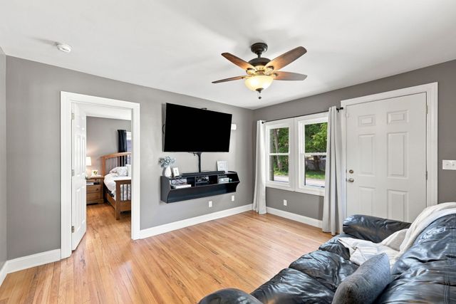 37 Kensington St, Agawam, MA 01030