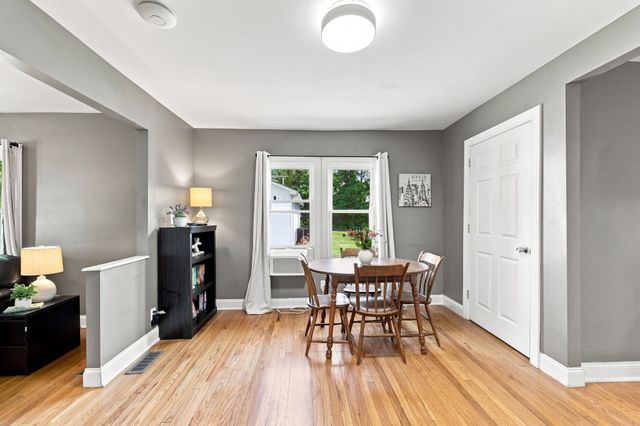 37 Kensington St, Agawam, MA 01030
