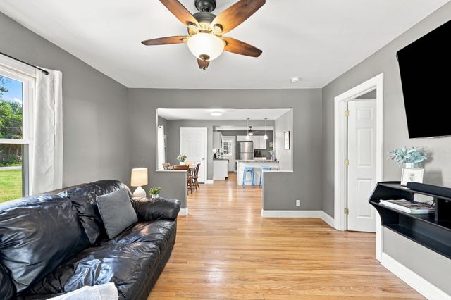 37 Kensington St, Agawam, MA 01030