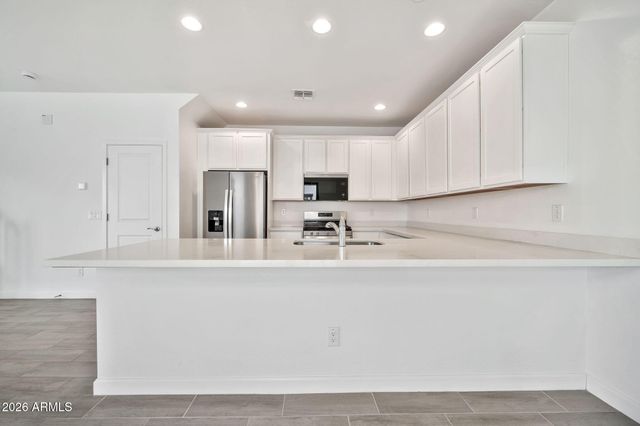 1965 W HIDE Trail, Phoenix, AZ 85085