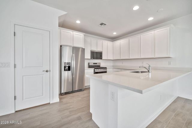 1965 W HIDE Trail, Phoenix, AZ 85085