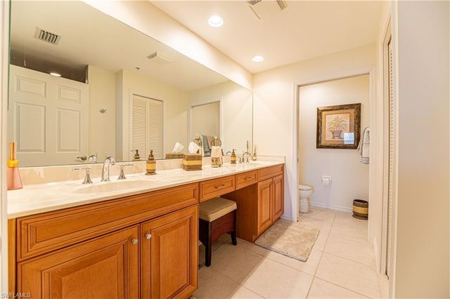 7401 Bella Lago DR 522, Fort Myers Beach, FL 33931