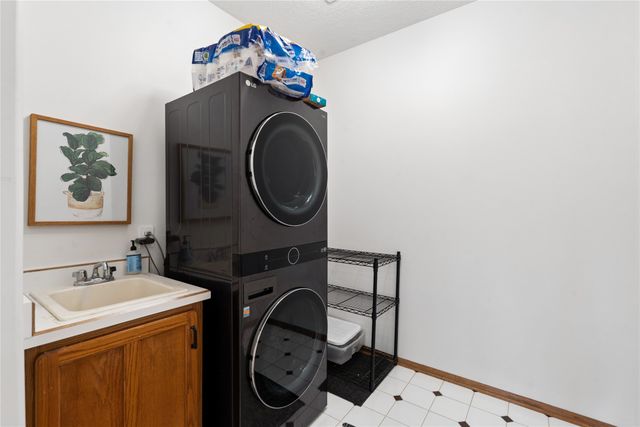 3011 Rhett Circle, Des Moines, IA 50321