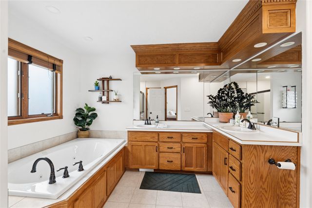 3011 Rhett Circle, Des Moines, IA 50321