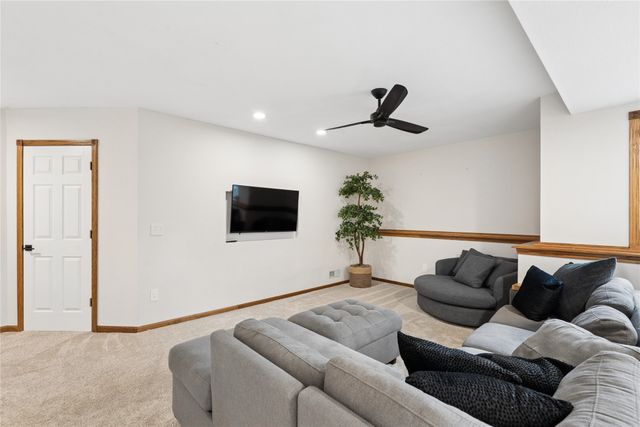 3011 Rhett Circle, Des Moines, IA 50321