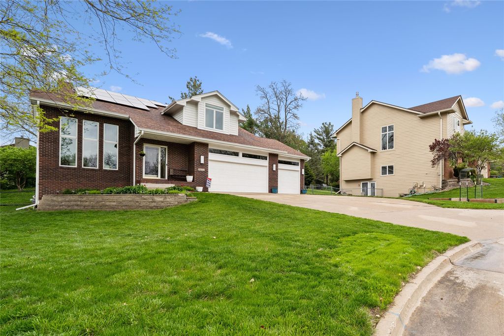 3011 Rhett Circle, Des Moines, IA 50321