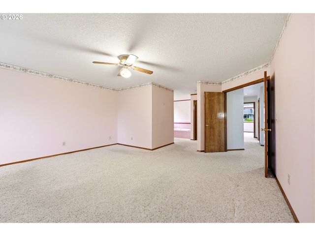 1326 Se LINDEN Ct, Gresham, OR 97080