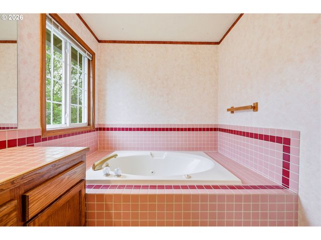 1326 Se LINDEN Ct, Gresham, OR 97080