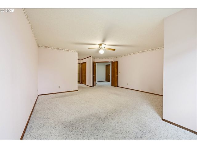 1326 Se LINDEN Ct, Gresham, OR 97080