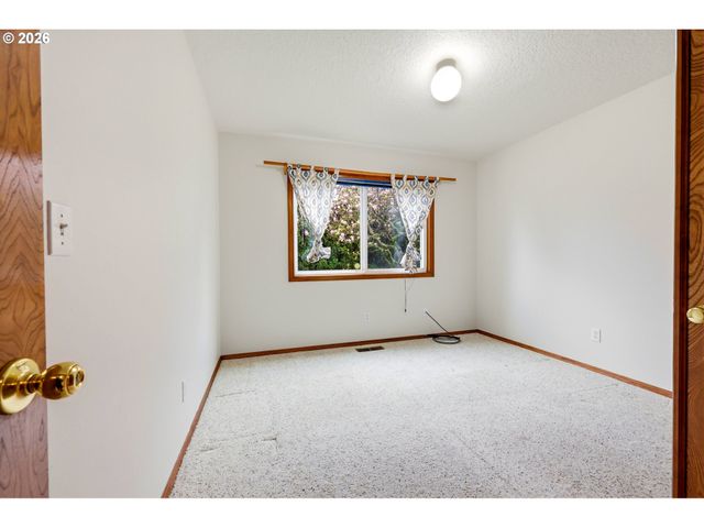 1326 Se LINDEN Ct, Gresham, OR 97080