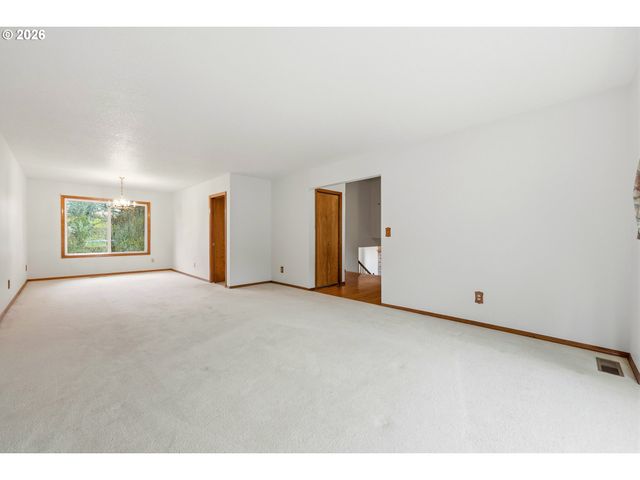 1326 Se LINDEN Ct, Gresham, OR 97080