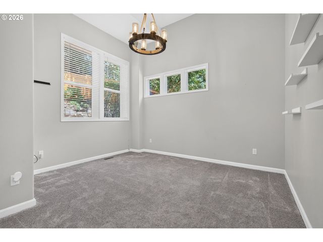 2235 CRESTVIEW Dr, West Linn, OR 97068