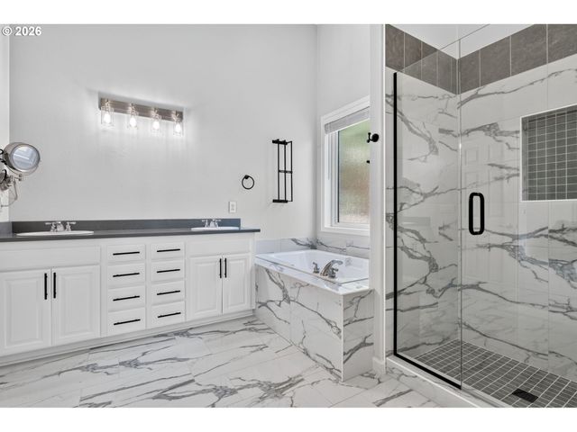 2235 CRESTVIEW Dr, West Linn, OR 97068