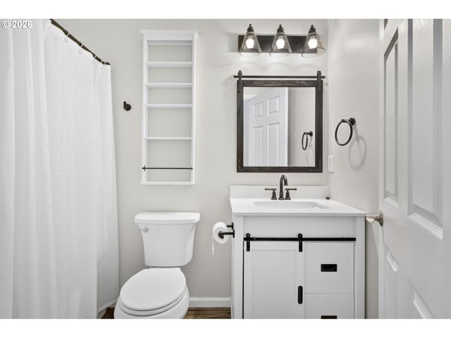 2235 CRESTVIEW Dr, West Linn, OR 97068