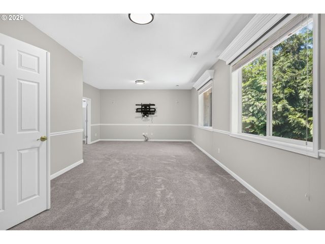2235 CRESTVIEW Dr, West Linn, OR 97068