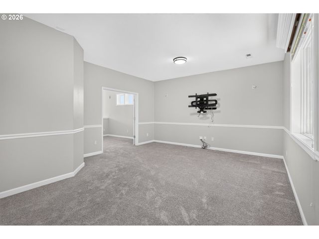 2235 CRESTVIEW Dr, West Linn, OR 97068