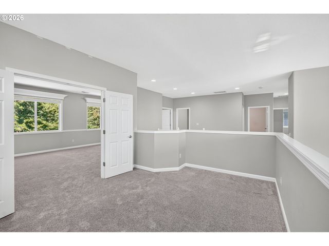 2235 CRESTVIEW Dr, West Linn, OR 97068
