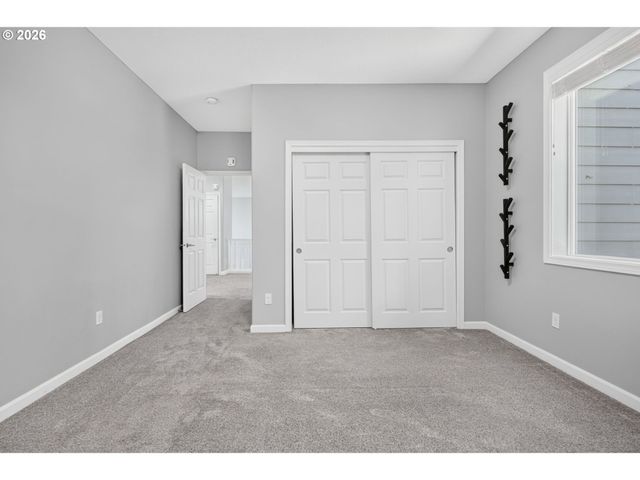 2235 CRESTVIEW Dr, West Linn, OR 97068