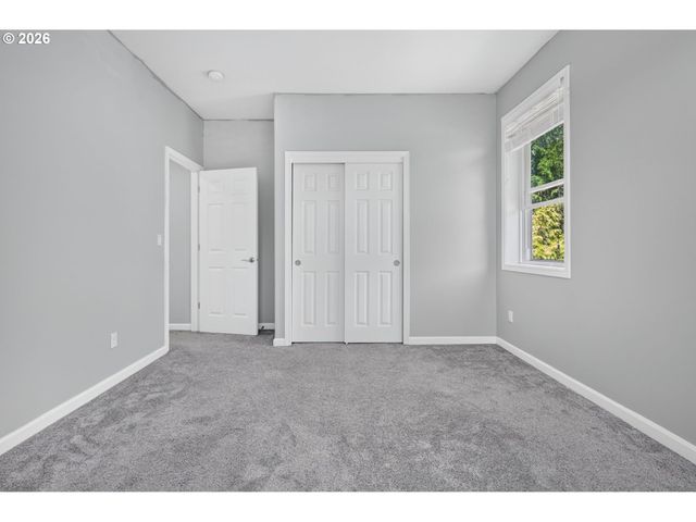 2235 CRESTVIEW Dr, West Linn, OR 97068