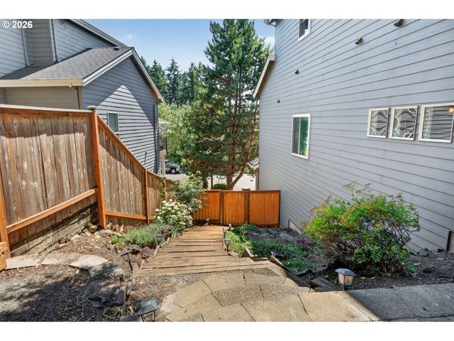 2235 CRESTVIEW Dr, West Linn, OR 97068