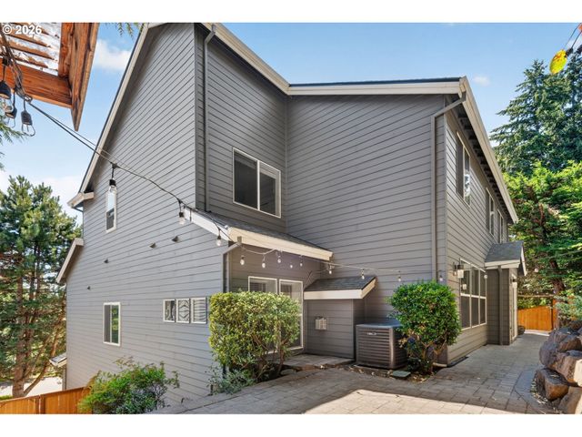 2235 CRESTVIEW Dr, West Linn, OR 97068