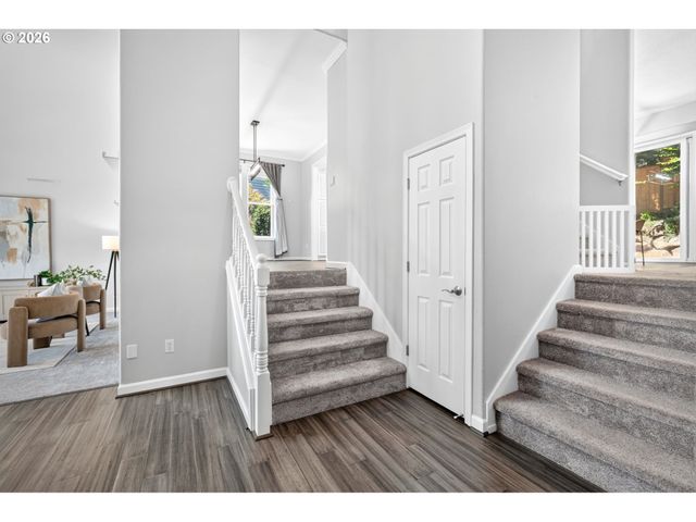 2235 CRESTVIEW Dr, West Linn, OR 97068