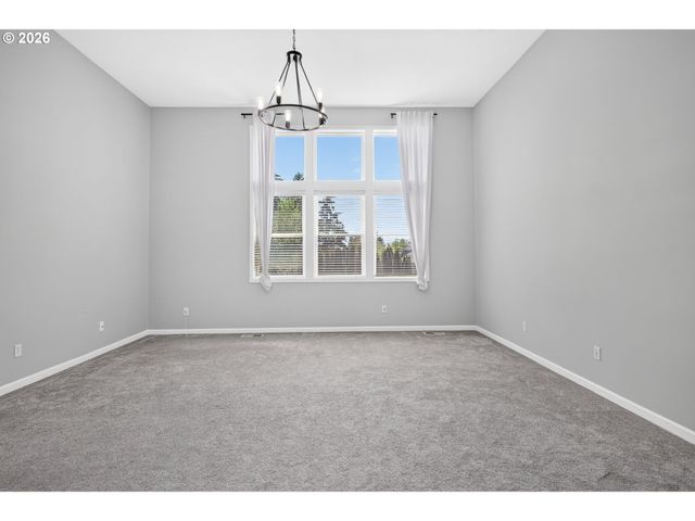 2235 CRESTVIEW Dr, West Linn, OR 97068