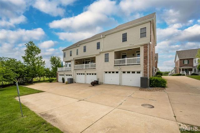 2518 S Larksong Drive, Wildwood, MO 63040