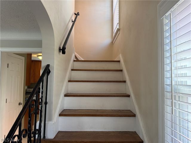 1924 Powell Avenue, Cleveland Heights, OH 44118