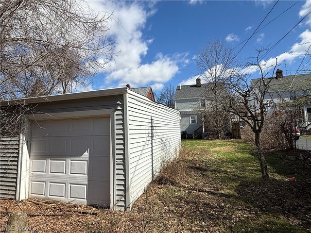 1924 Powell Avenue, Cleveland Heights, OH 44118