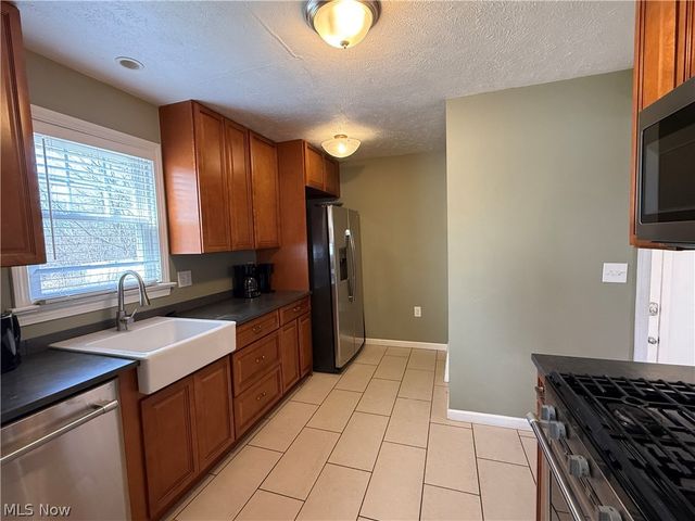 1924 Powell Avenue, Cleveland Heights, OH 44118