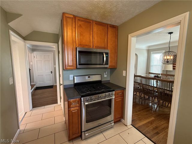 1924 Powell Avenue, Cleveland Heights, OH 44118