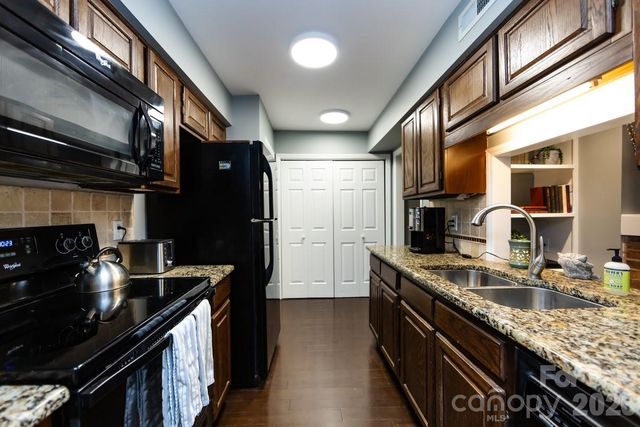 3929 Colony Crossing Drive, Charlotte, NC 28226