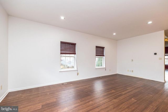 1042 ROSEMONT TER, Pennsburg, PA 18073