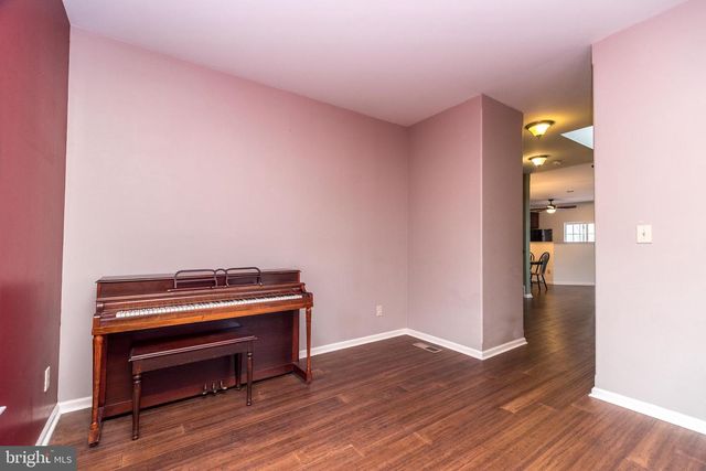 1042 ROSEMONT TER, Pennsburg, PA 18073