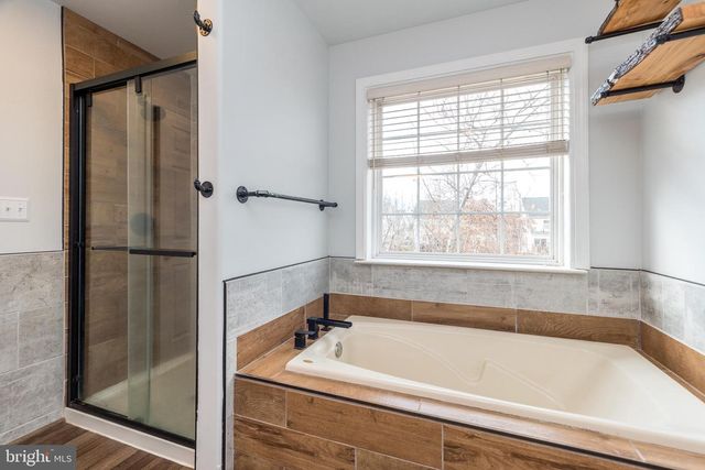 1042 ROSEMONT TER, Pennsburg, PA 18073