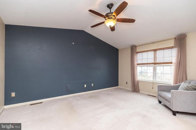 1042 ROSEMONT TER, Pennsburg, PA 18073