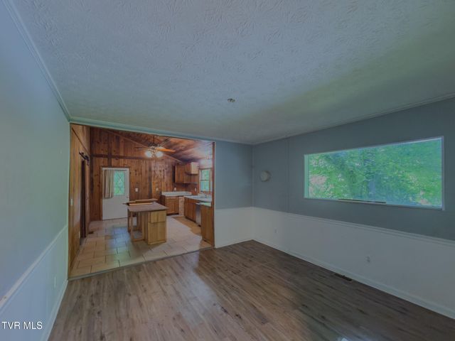 106 Arwood Hill Road, Hampton, TN 37658