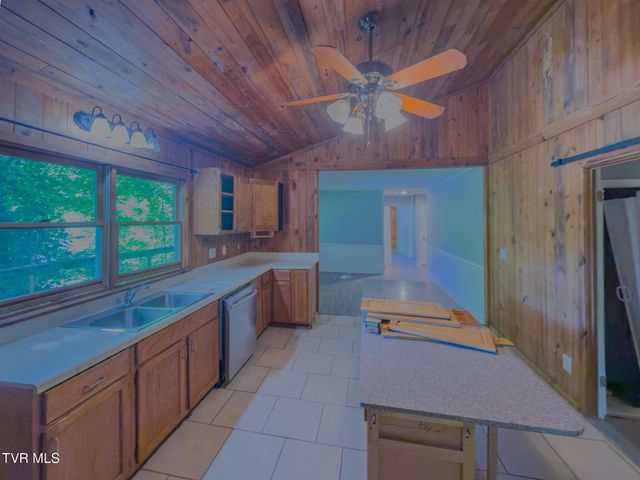 106 Arwood Hill Road, Hampton, TN 37658