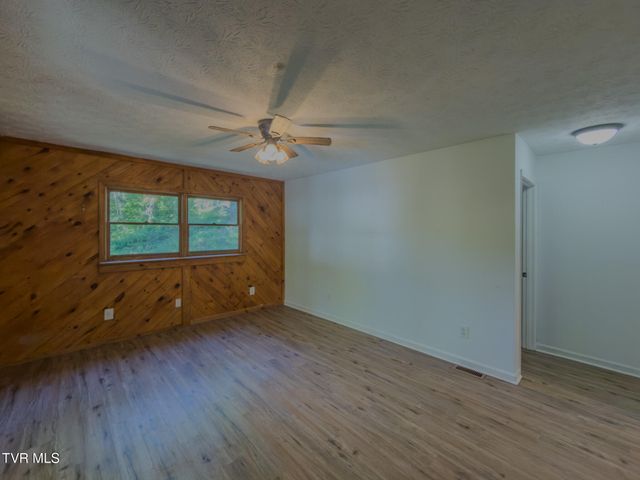 106 Arwood Hill Road, Hampton, TN 37658