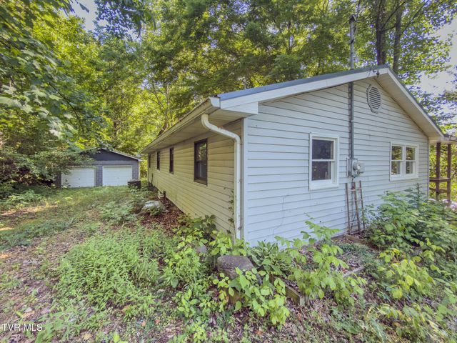 106 Arwood Hill Road, Hampton, TN 37658