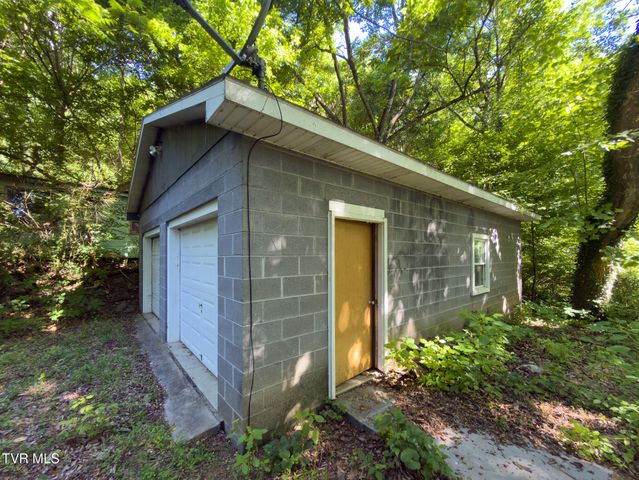 106 Arwood Hill Road, Hampton, TN 37658