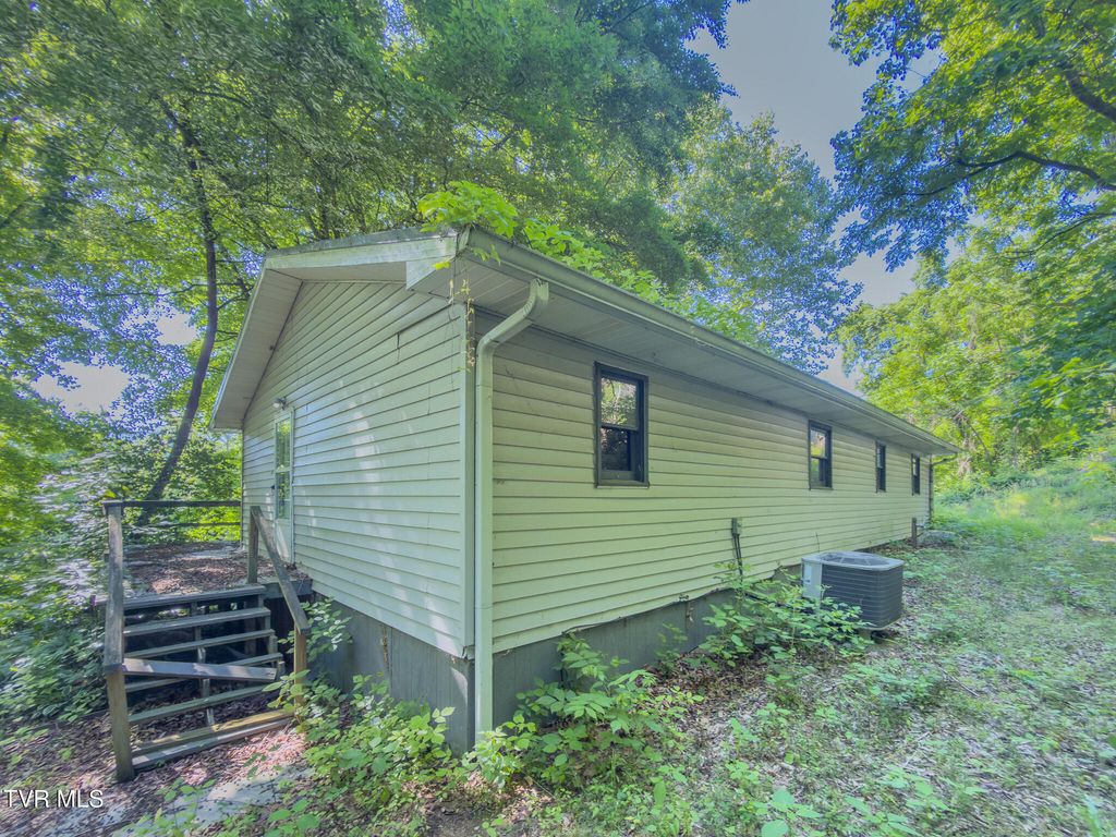 106 Arwood Hill Road, Hampton, TN 37658